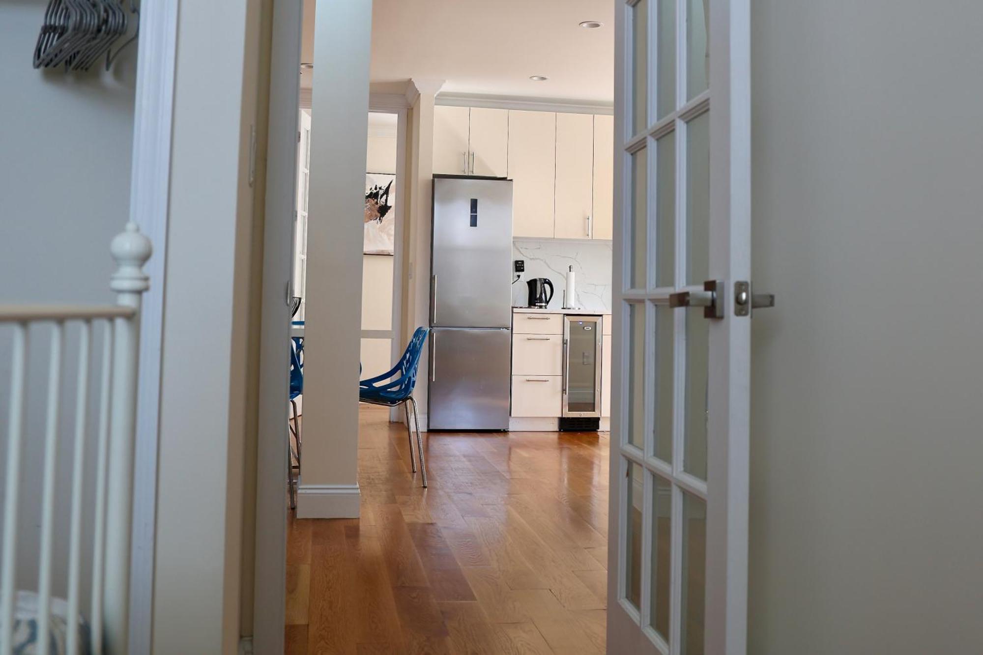 Apartment Modern 4 Bedroom In